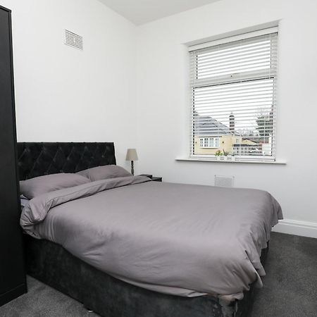 Halsnead Properties St Helens Crank Екстериор снимка