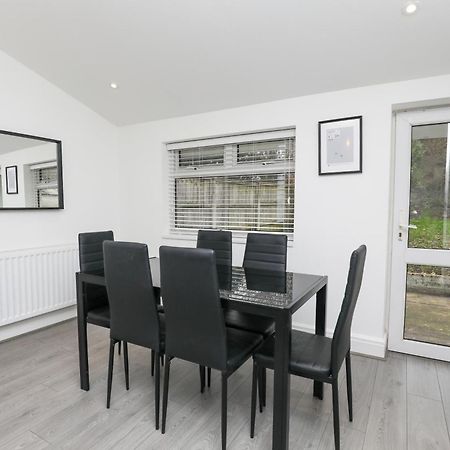 Halsnead Properties St Helens Crank Екстериор снимка