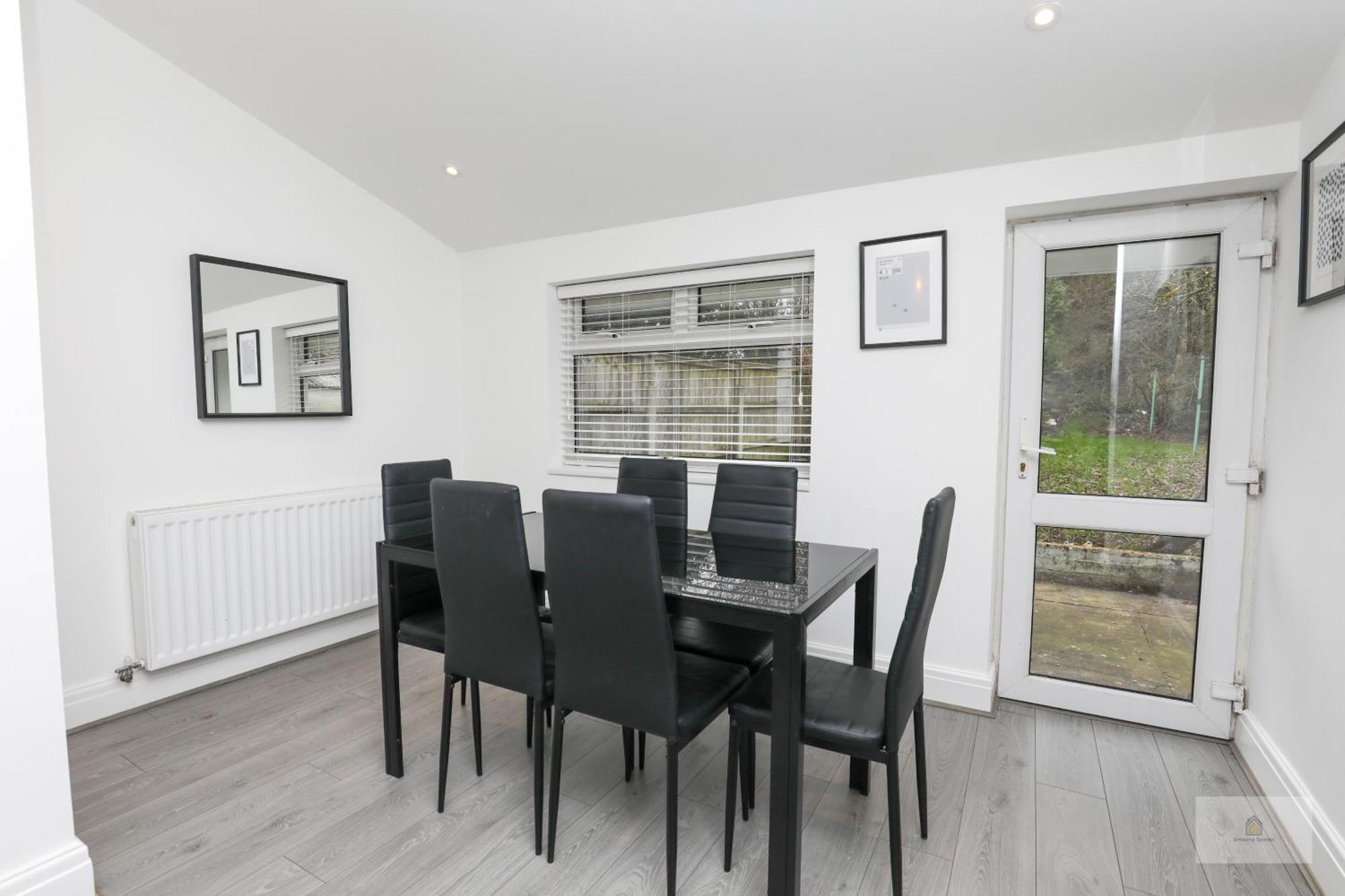 Halsnead Properties St Helens Crank Екстериор снимка