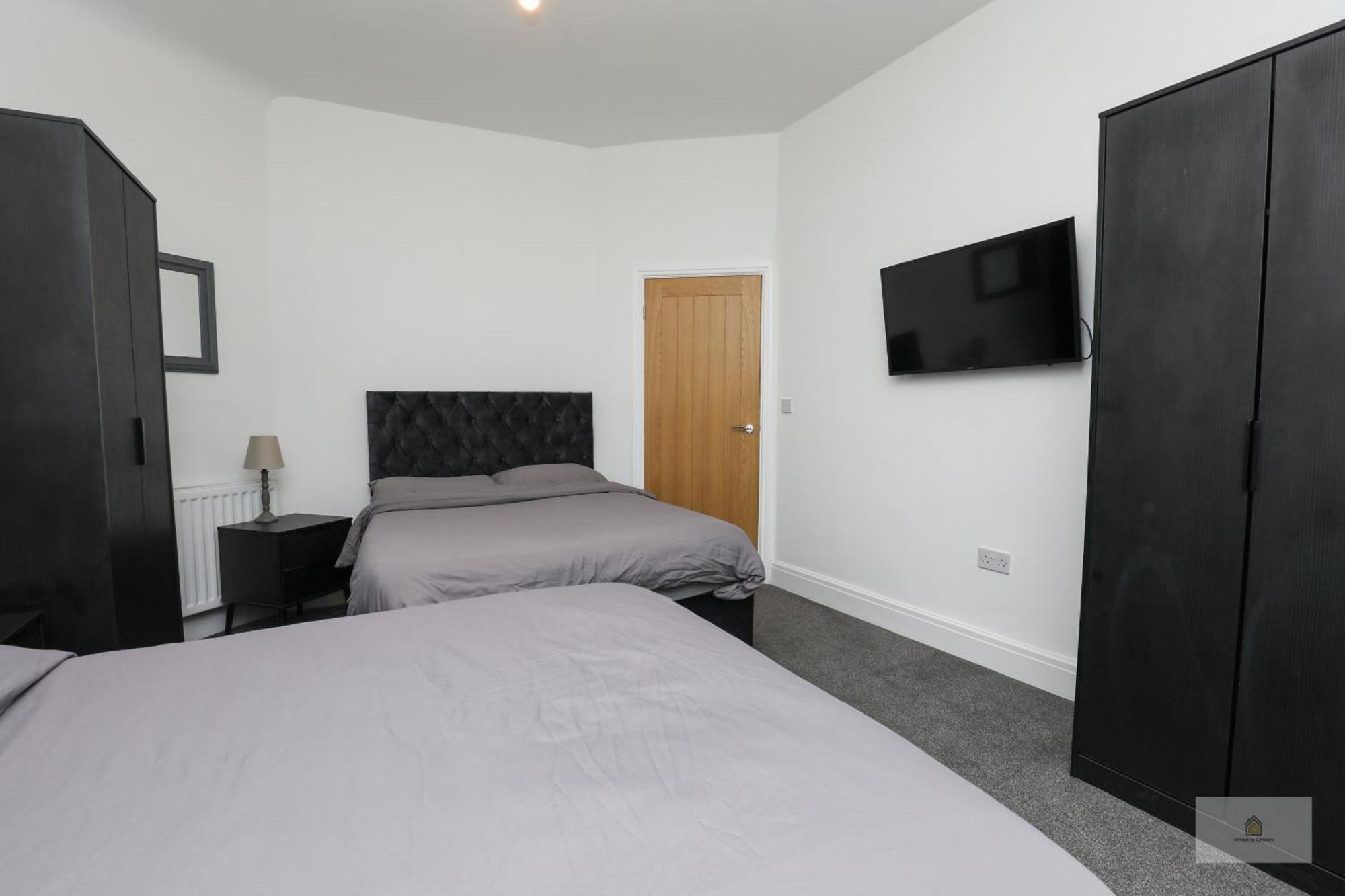 Halsnead Properties St Helens Crank Екстериор снимка