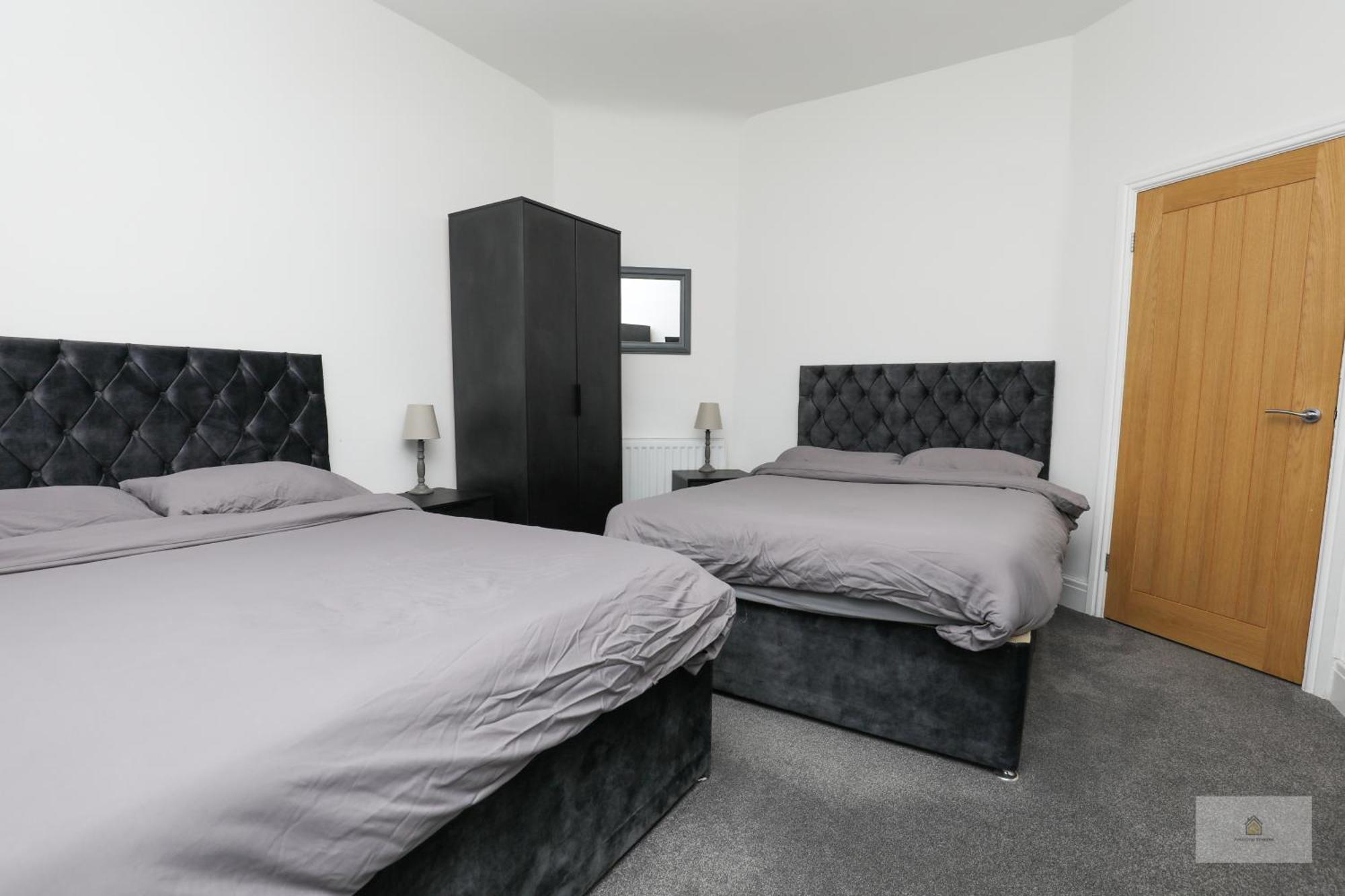 Halsnead Properties St Helens Crank Екстериор снимка