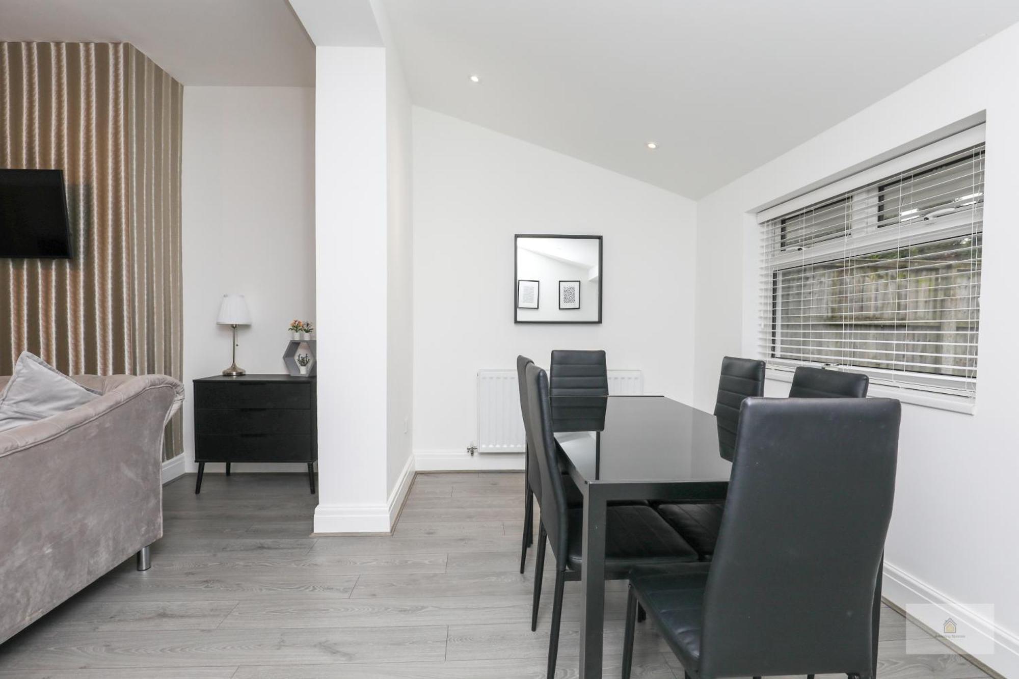 Halsnead Properties St Helens Crank Екстериор снимка